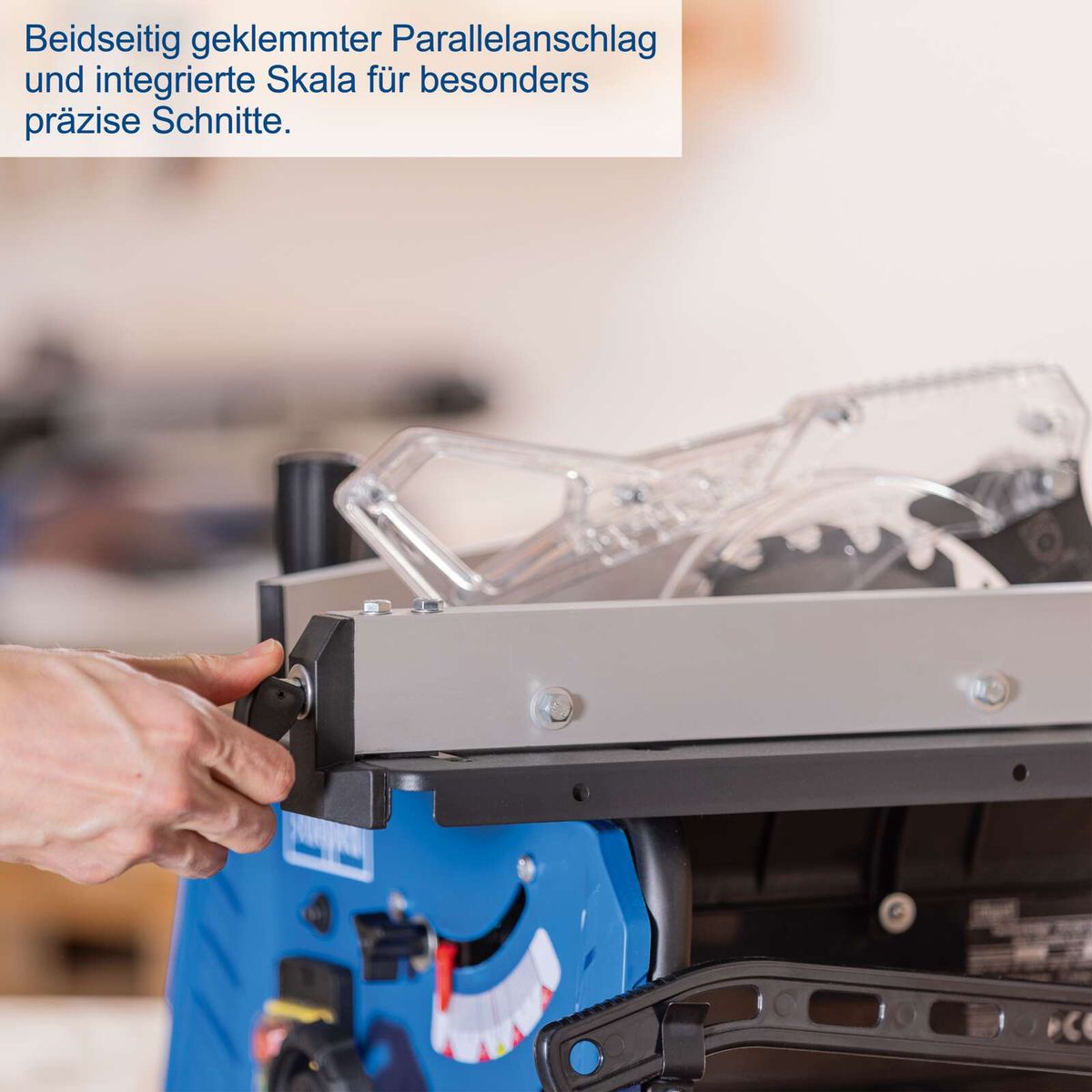 Tischkreissäge mit integriertem Parallelanschlag und Skala für präzise Schnitte