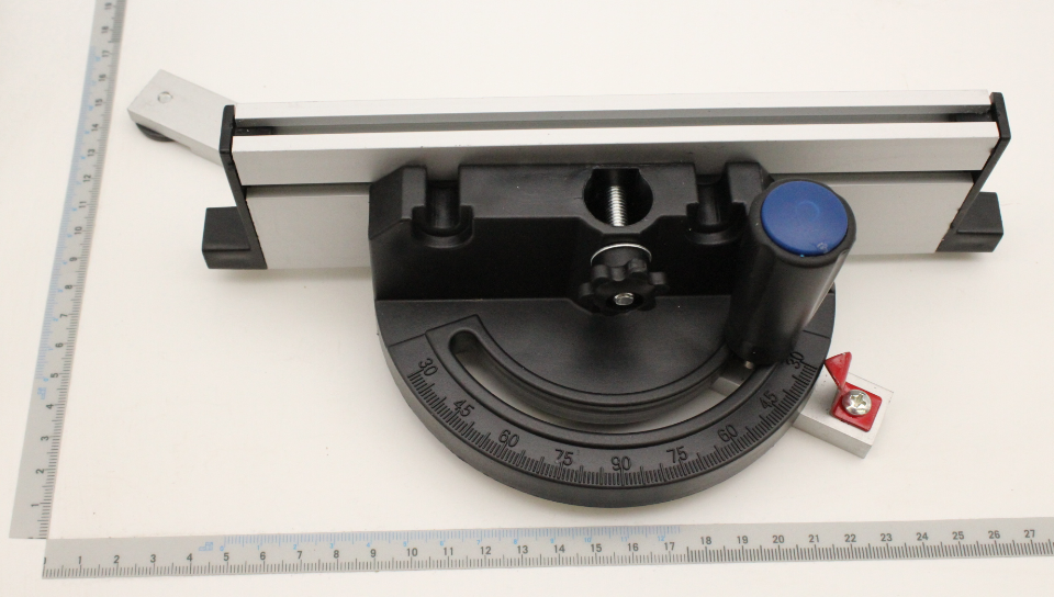 Querschneidlehre kpl. von Scheppach, gezeigt von der Seite mit einem Lineal daneben zur Größenveranschaulichung.