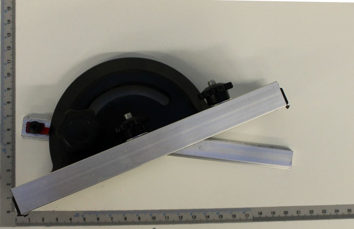 Querschneidlehre von Scheppach, gezeigt von der Seite.