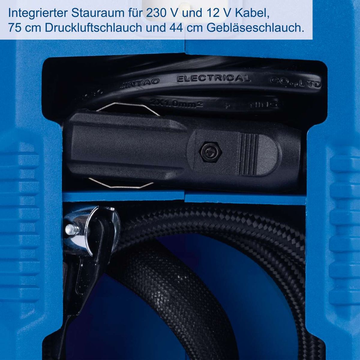 Der Hybrid-Kompressor Airforce 6 Scheppach verfügt über einen integrierten Stauraum für 230 V und 12 V Kabel, 75 cm Druckluftschlauch und 44 cm Gebläseschlauch.