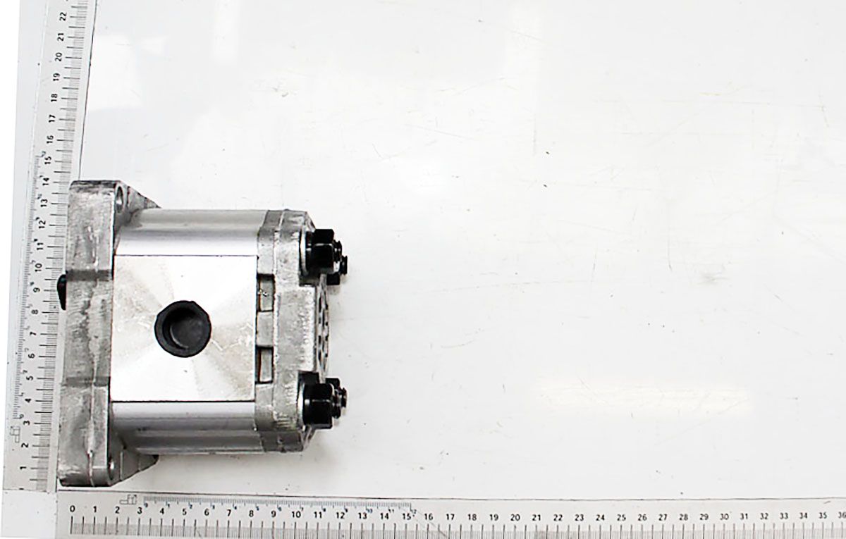 Hydraulikpumpe mit Anschluss für M20x1,5-Schrauben, mechanischer Schutz