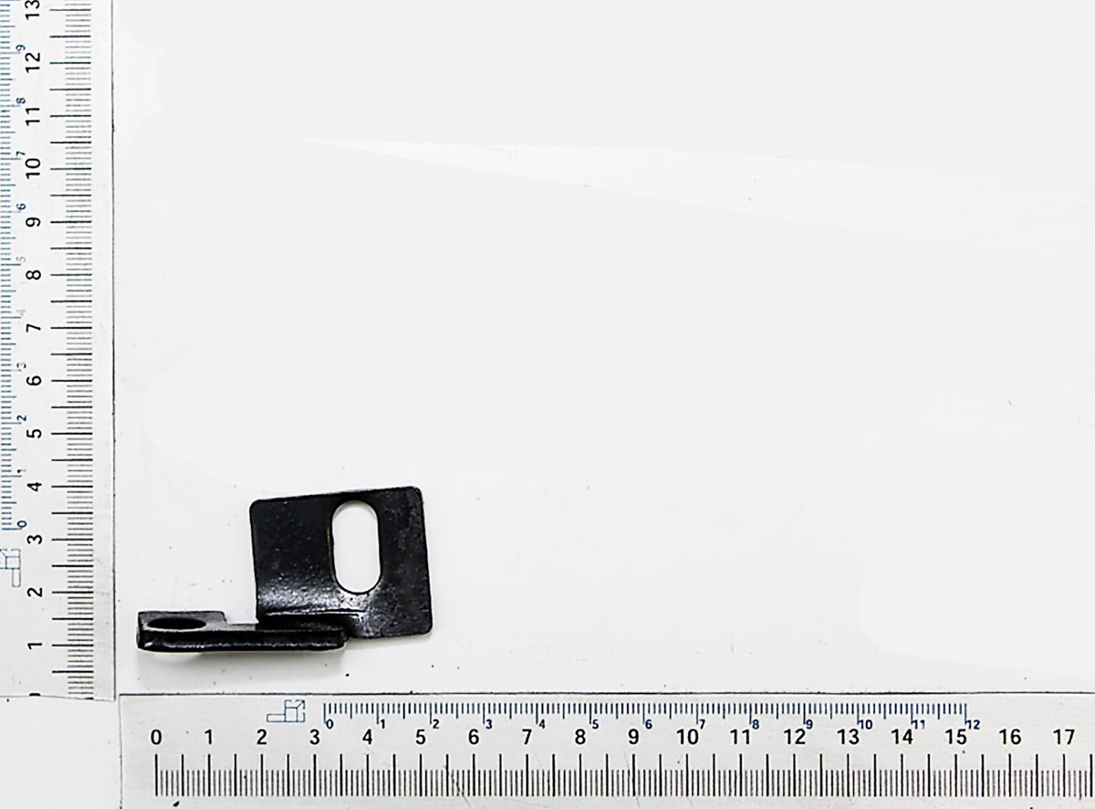 Ein Winkelblech von Scheppach, gezeigt von der Seite auf weißem Hintergrund.