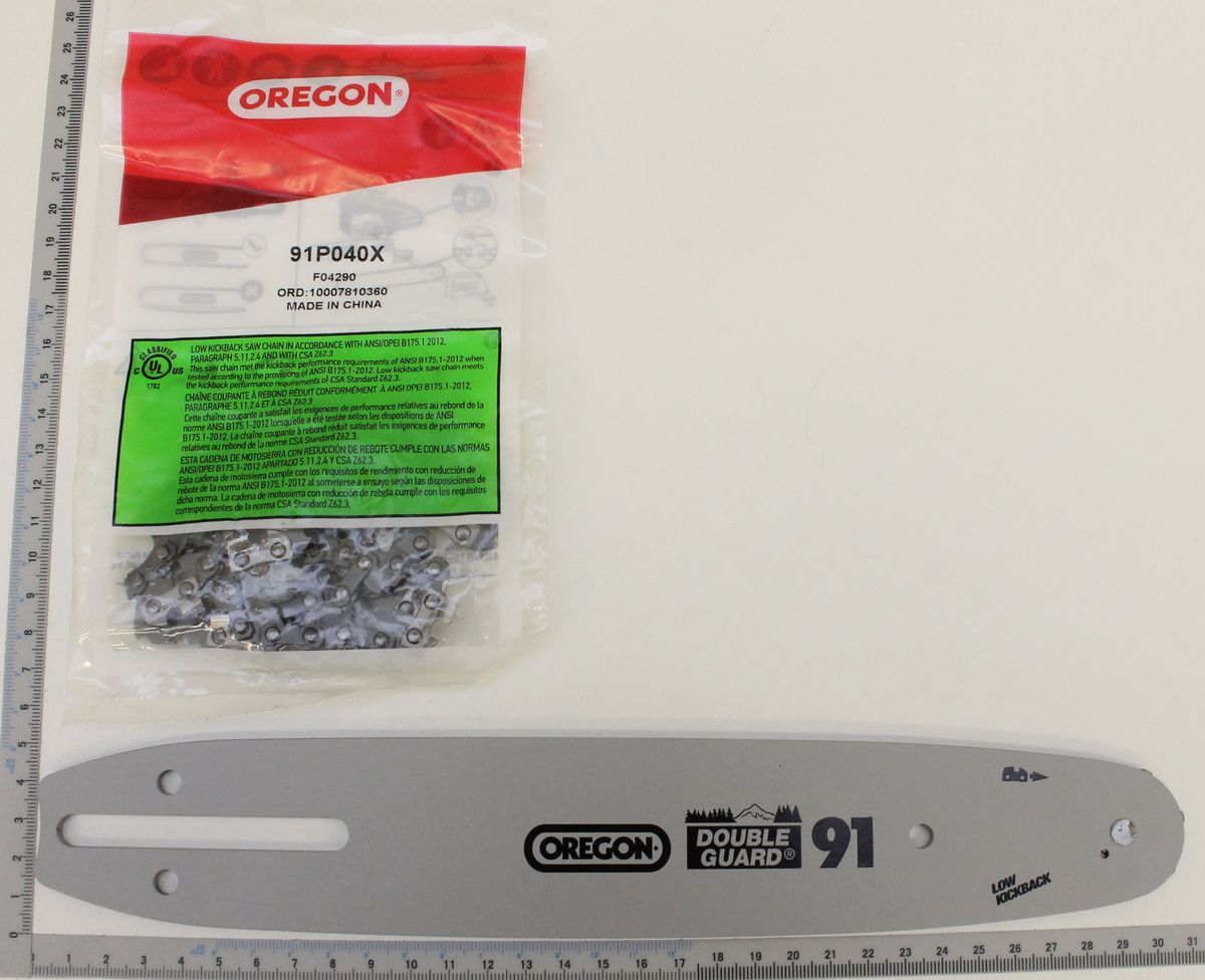 Kettenschwert Oregon 100SDEA041, von oben fotografiert, mit Messskala im Hintergrund.