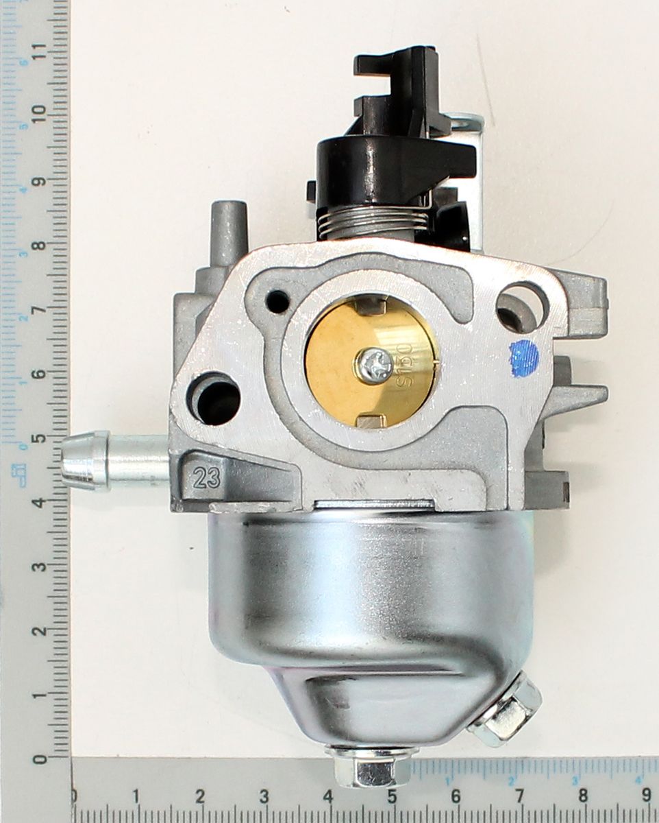 Scheppach-Karbürator mit Sicht auf die Verstellmechanik und den Vergaserdüsenbereich