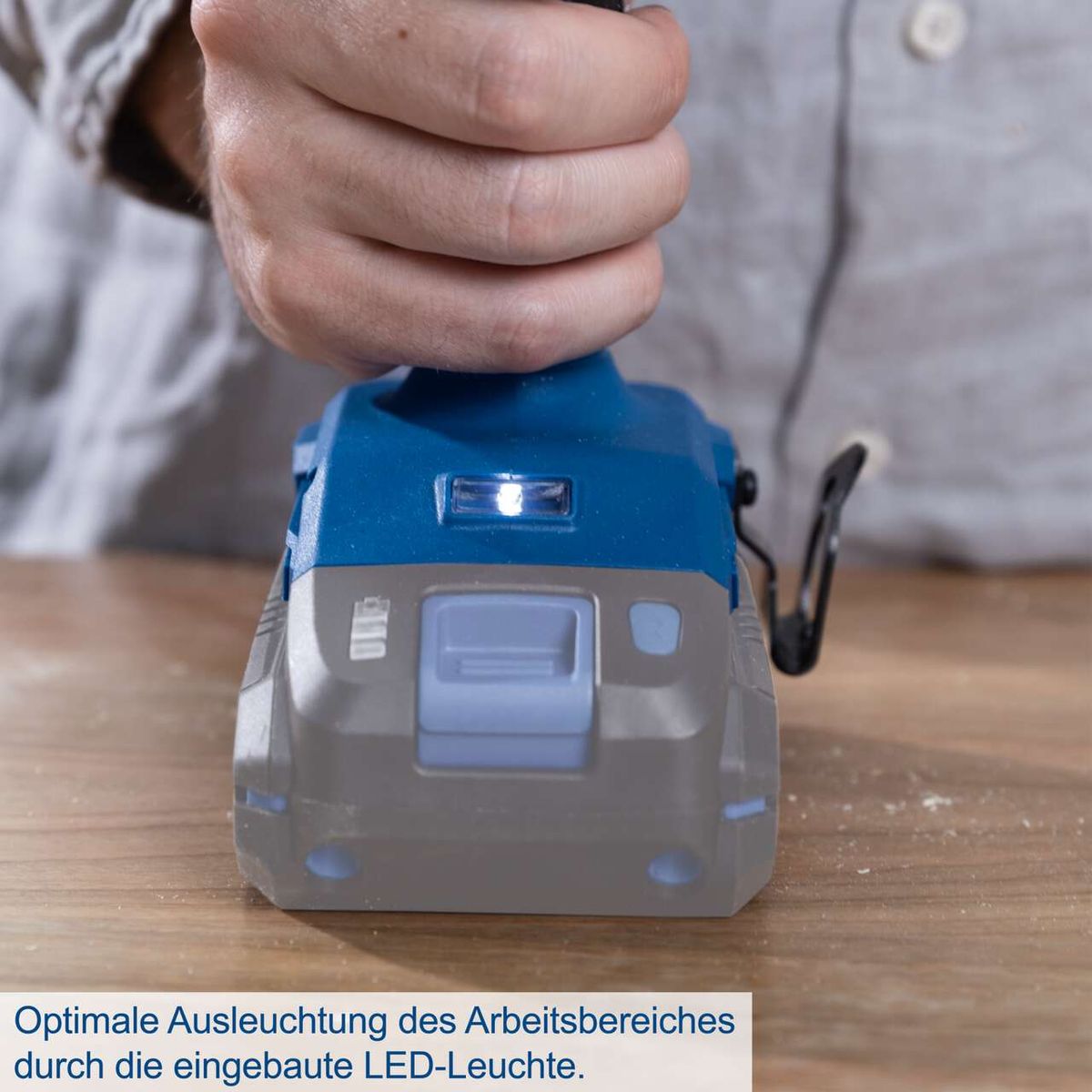 Der Akku-Schlagschrauber C-ID180-X bietet optimale Ausleuchtung des Arbeitsbereichs durch die eingebaute LED-Leuchte.