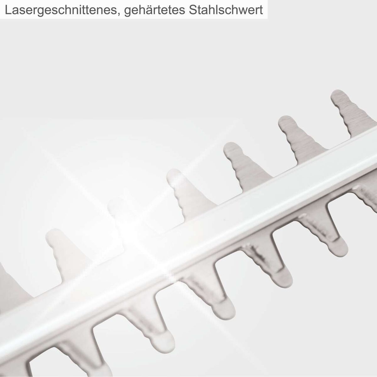 Lasergeschnittenes, gehärtetes Stahlschwert für präzisen und langlebigen Schnitt.