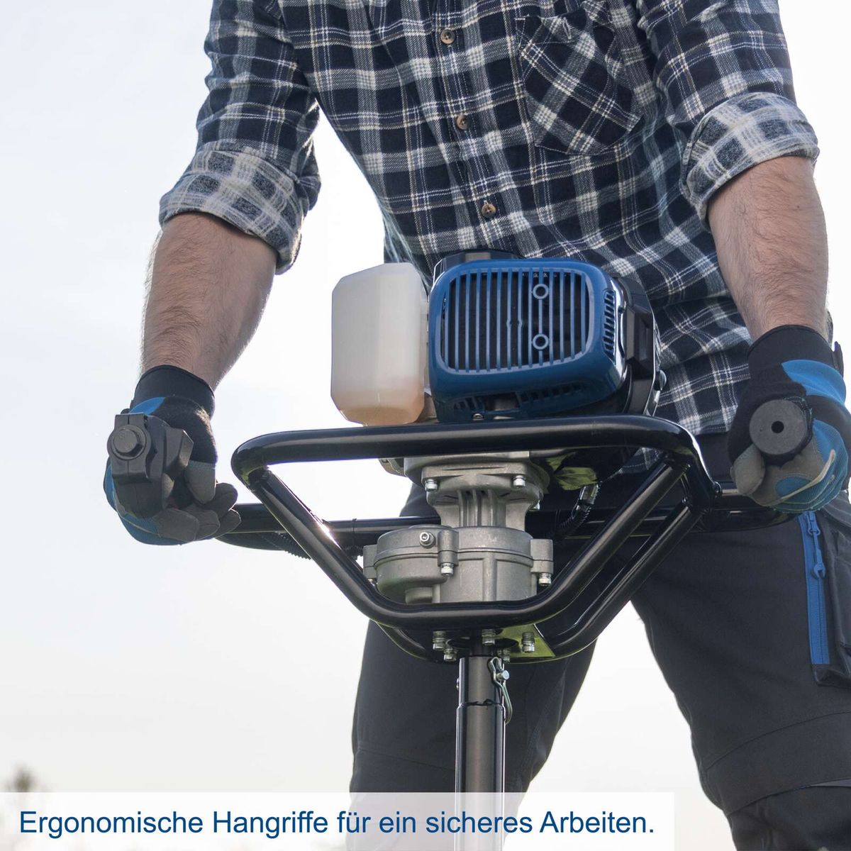 Erdbohrer mit ergonomischen Hangriffen für sicheres Arbeiten. Inkl. 100mm, 150mm und 200mm Bohrer.