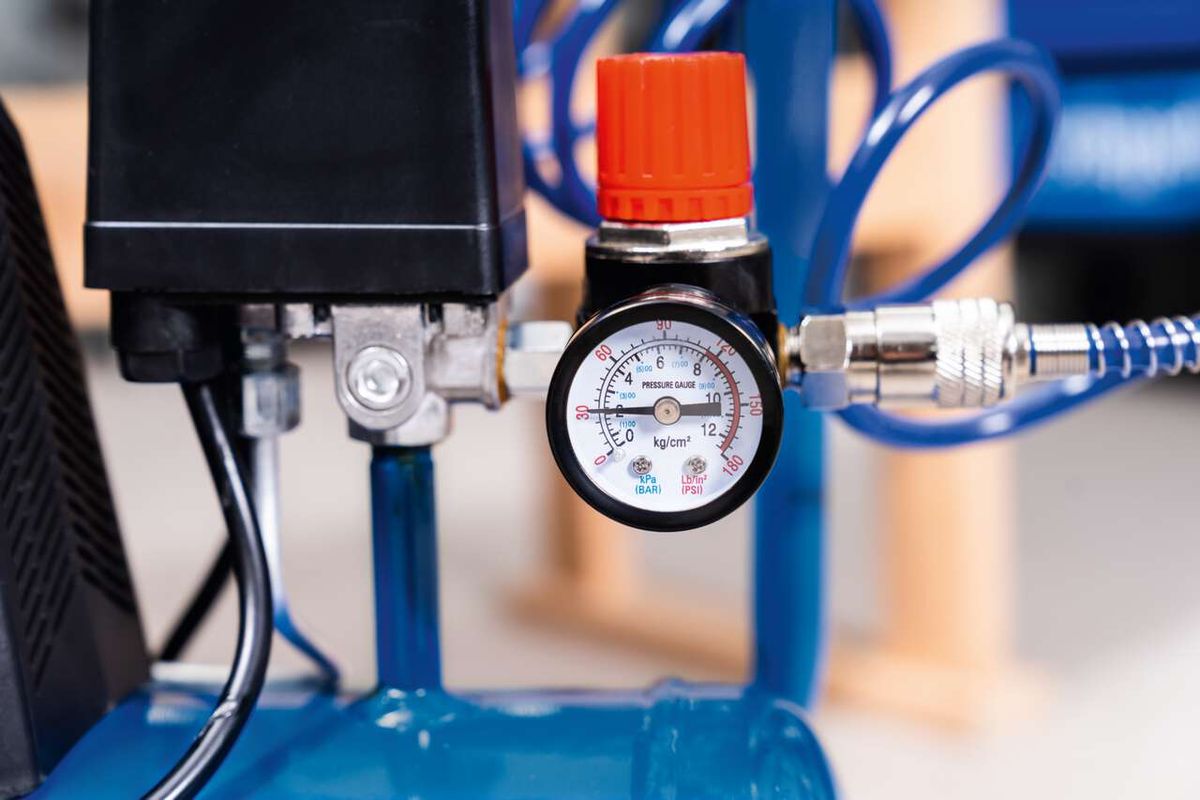 Scheppach-Kompressor mit Druckmesser und Regler für Gasversorgung