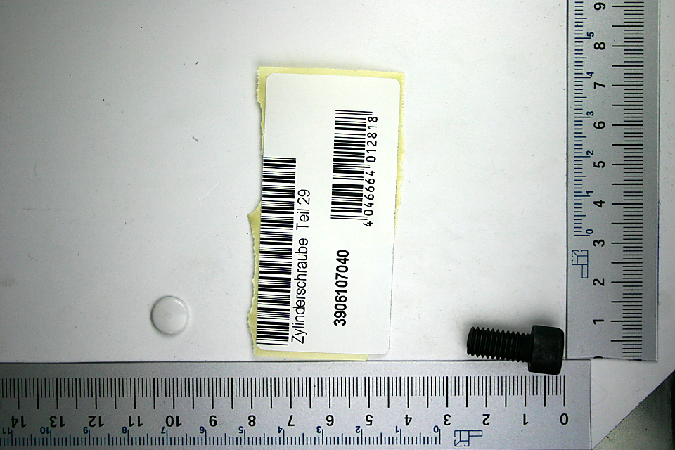 Zylinderschraube M8x16 links, Artikelnummer 3906107040, Teil 29. Die Schraube wird von links gezeigt.