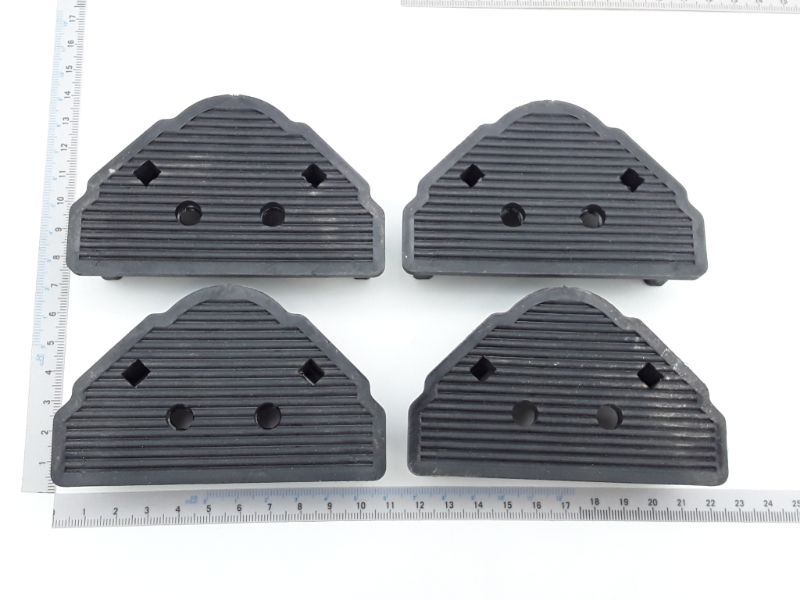 Fußkappe (4 Stück) aus Kunststoff, von oben fotografiert.