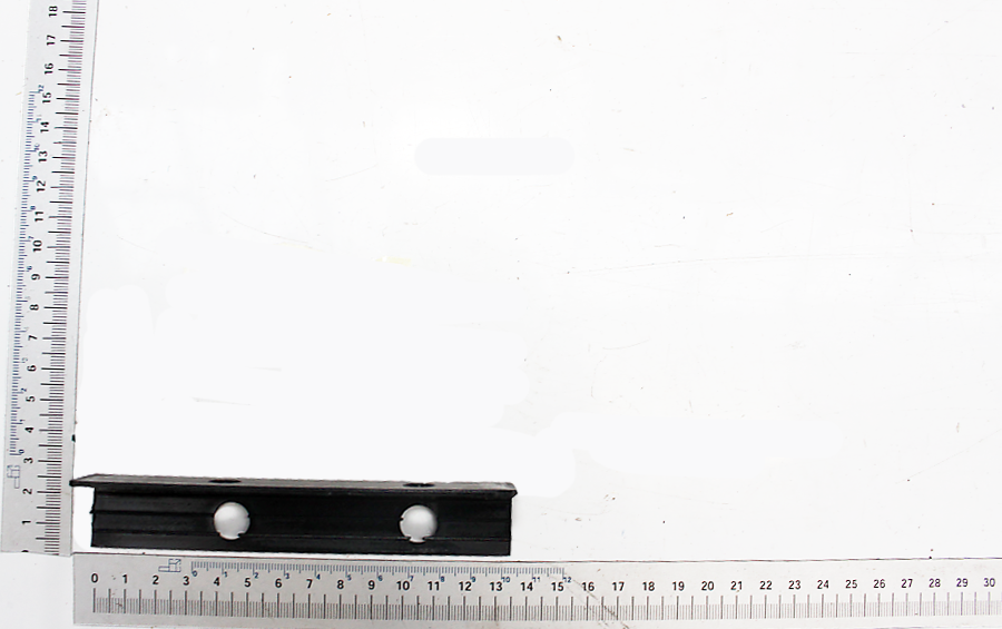 Kunststoffführungen (Satz = 2Stück) von Scheppach. Dargestellt von der Seite mit einem Lineal zur Größenveranschaulichung.