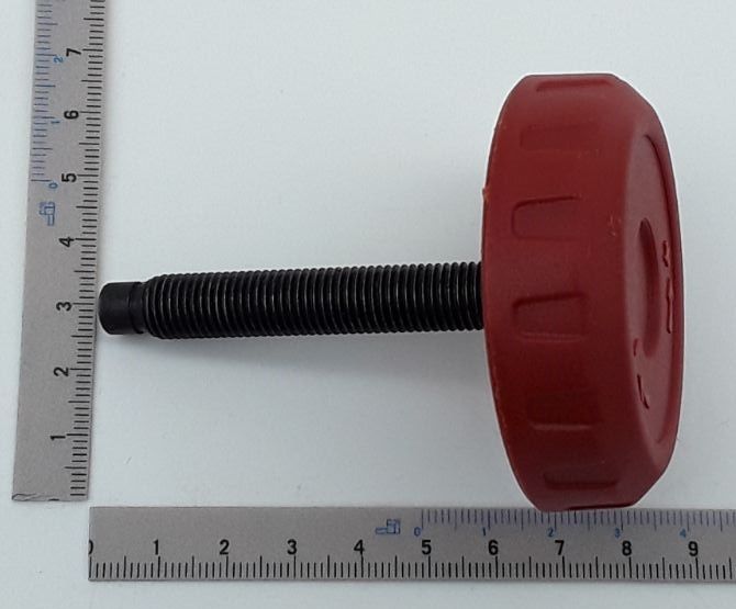 Einstellschraube M8x1,25x65 von Scheppach, gezeigt von der Seite mit einem Lineal zur Größenveranschaulichung.