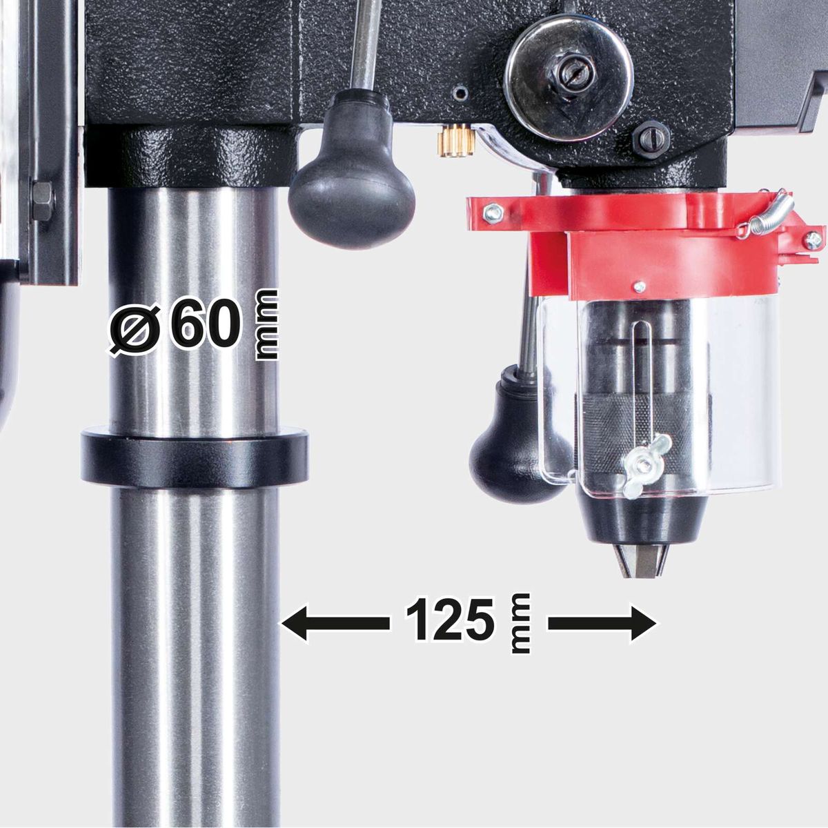 Die Tischbohrmaschine BTD19Vario-BE von Scheppach hat eine Bohrspindel mit 60 mm Durchmesser und einen Arbeitsbereich von 125 mm.