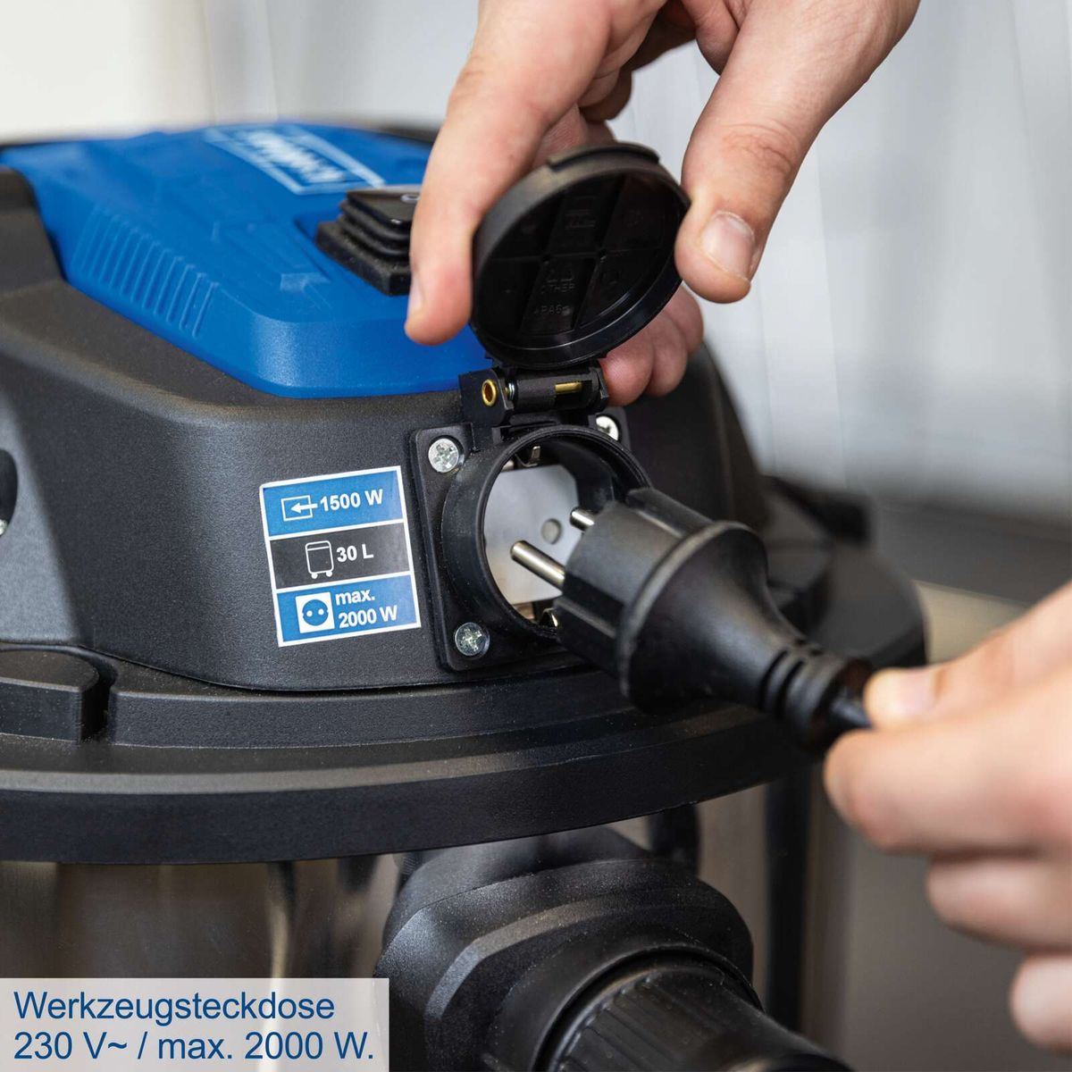 Elektrosteckdose für Werkzeug mit 230 V und 2000 Watt, inkl. 30-Liter-Fass und 30-Liter-Mengeangabe