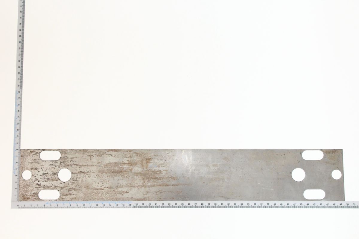 Ausgleichsblech mit Bohrungen, langes Stück, 495 mm Länge