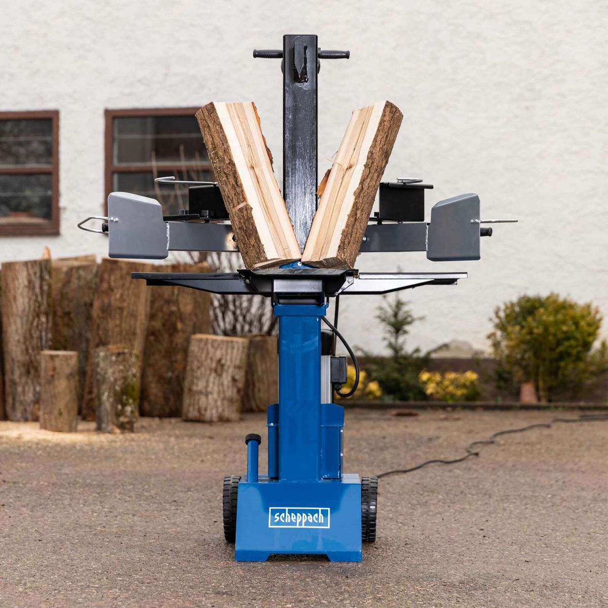 Hydraulischer Holzspalter HL810 von Scheppach mit Splitterhalter für präzise Log-Spalten