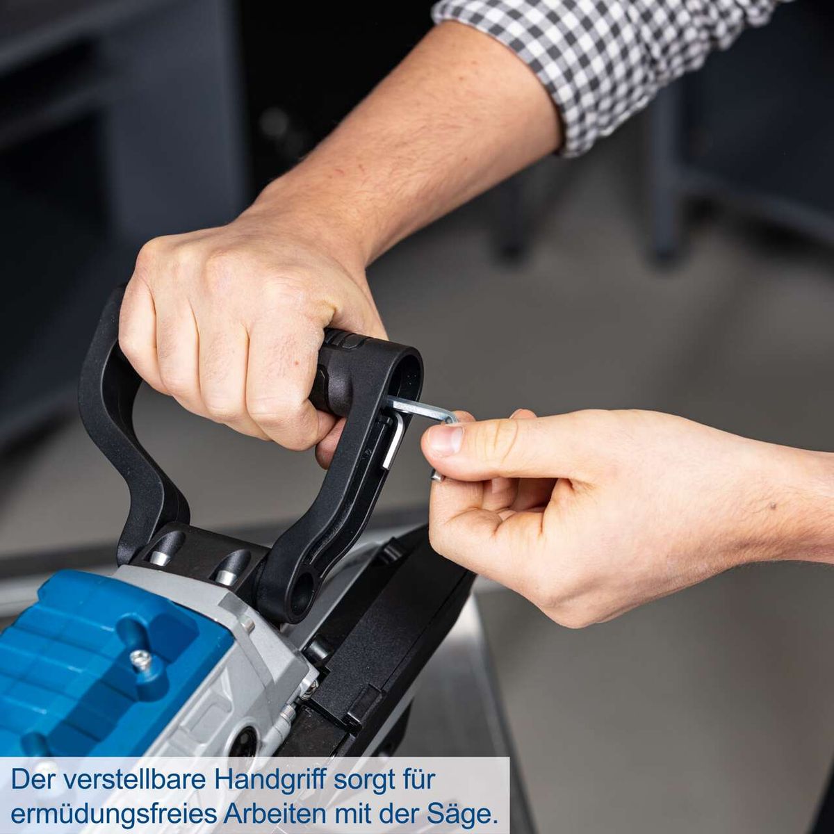 Die Metallbandsäge MBS1200 von Scheppach verfügt über einen verstellbaren Handgriff für ermüdungsfreies Arbeiten mit der Säge.