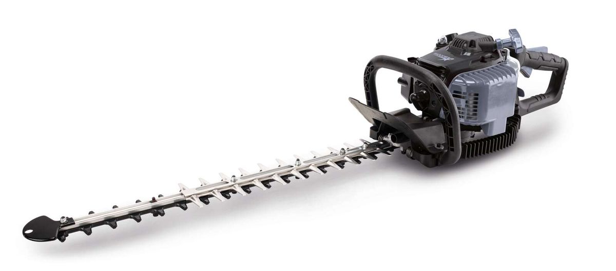 Benzin-Heckenschere BHS23-600 Woodster von Scheppach, seitlich von links gezeigt.