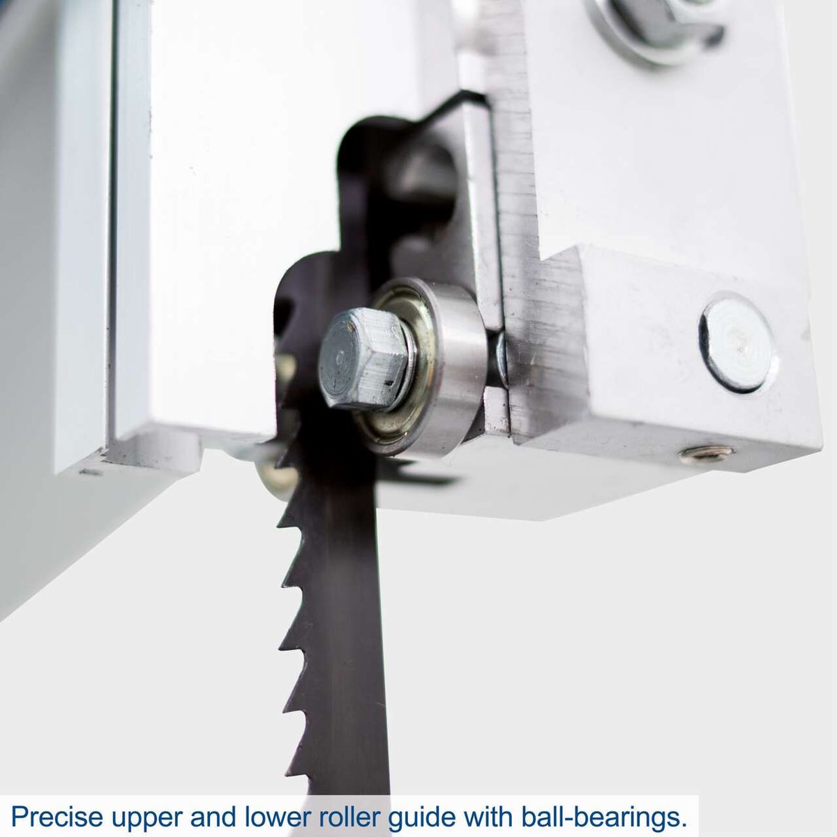 Precise upper and lower roller guide with ball bearings. The Bandsaw HBS400 by Scheppach features a maximum cut height of 170mm and a power of 750W. It comes with a tilting table and mitre gauge.