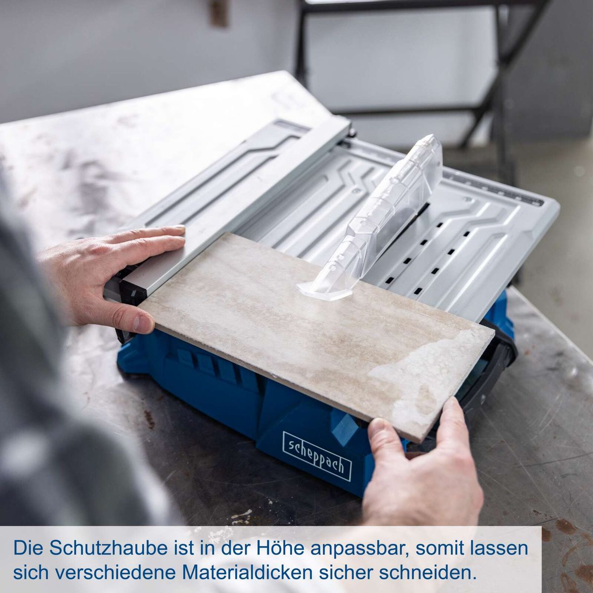 Anpassbare Schutzhaube für verschiedene Materialstärken beim Schneiden