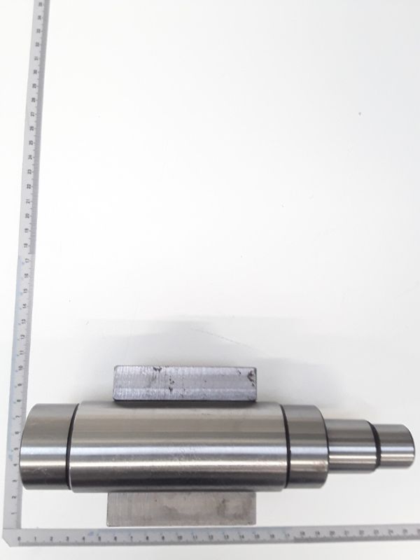 Scheppach-Welle mit angefügtem Teilstück, Teil der 'Erreger'-Produktlinie