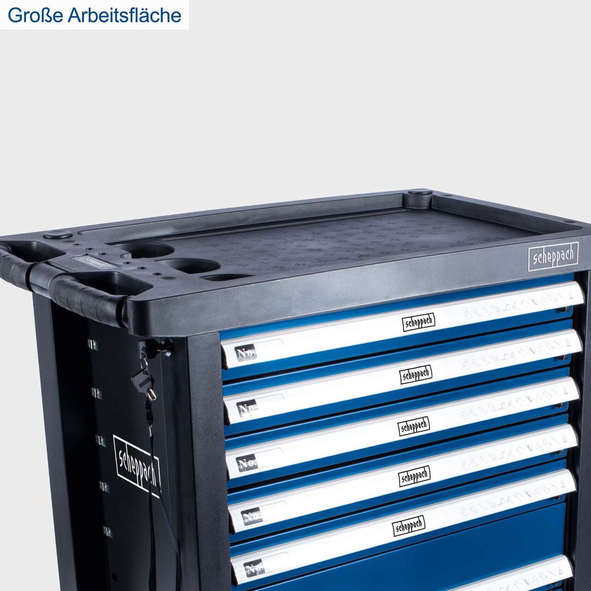 Der Werkstattwagen TW1100 von Scheppach bietet eine große Arbeitsfläche. Er verfügt über 7 Schubladen, abschließbare Räder mit Sperrfunktion und Soft-Grip Handgriffe.