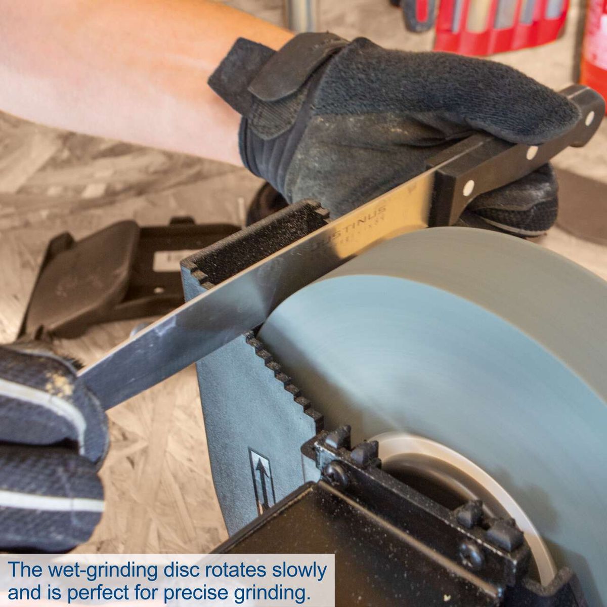 The wet-grinding disc of the Wet & Dry Bench Grinder BG200W rotates slowly and is perfect for precise grinding. The grinder features a spark guard and a work rest.