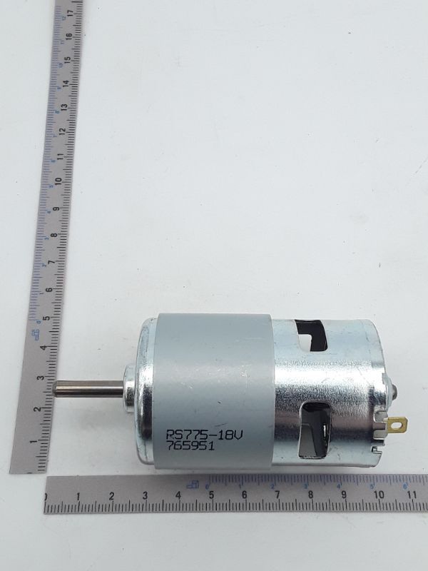 Elektromotor mit stählernen Gehäuse und Markierung 'RS775-18V'