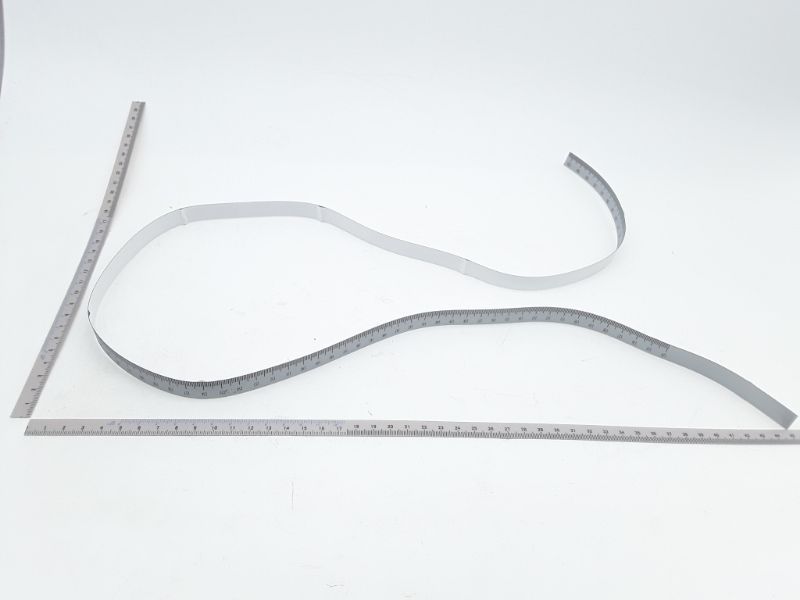 Scheppach Skala, gerade und gebogene Ausführung, auf weißem Hintergrund von der Seite gezeigt.