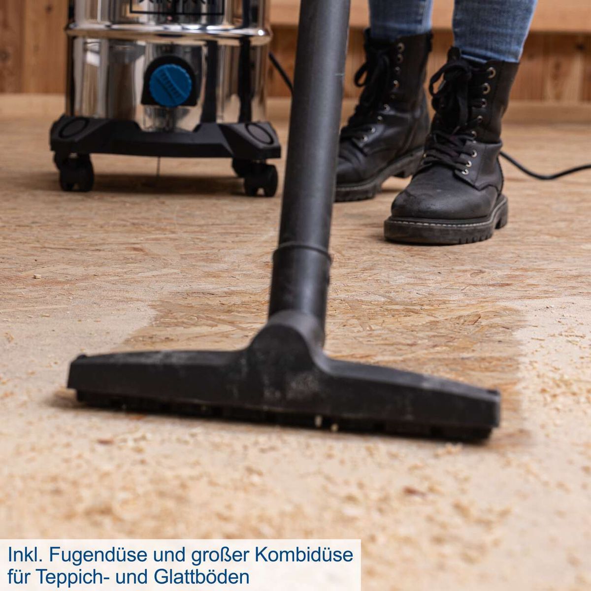 Der Nass- / Trockensauger NTS35 PREMIUM von Scheppach inkludiert eine Fugendüse und eine große Kombidüse für Teppich- und Glattböden.