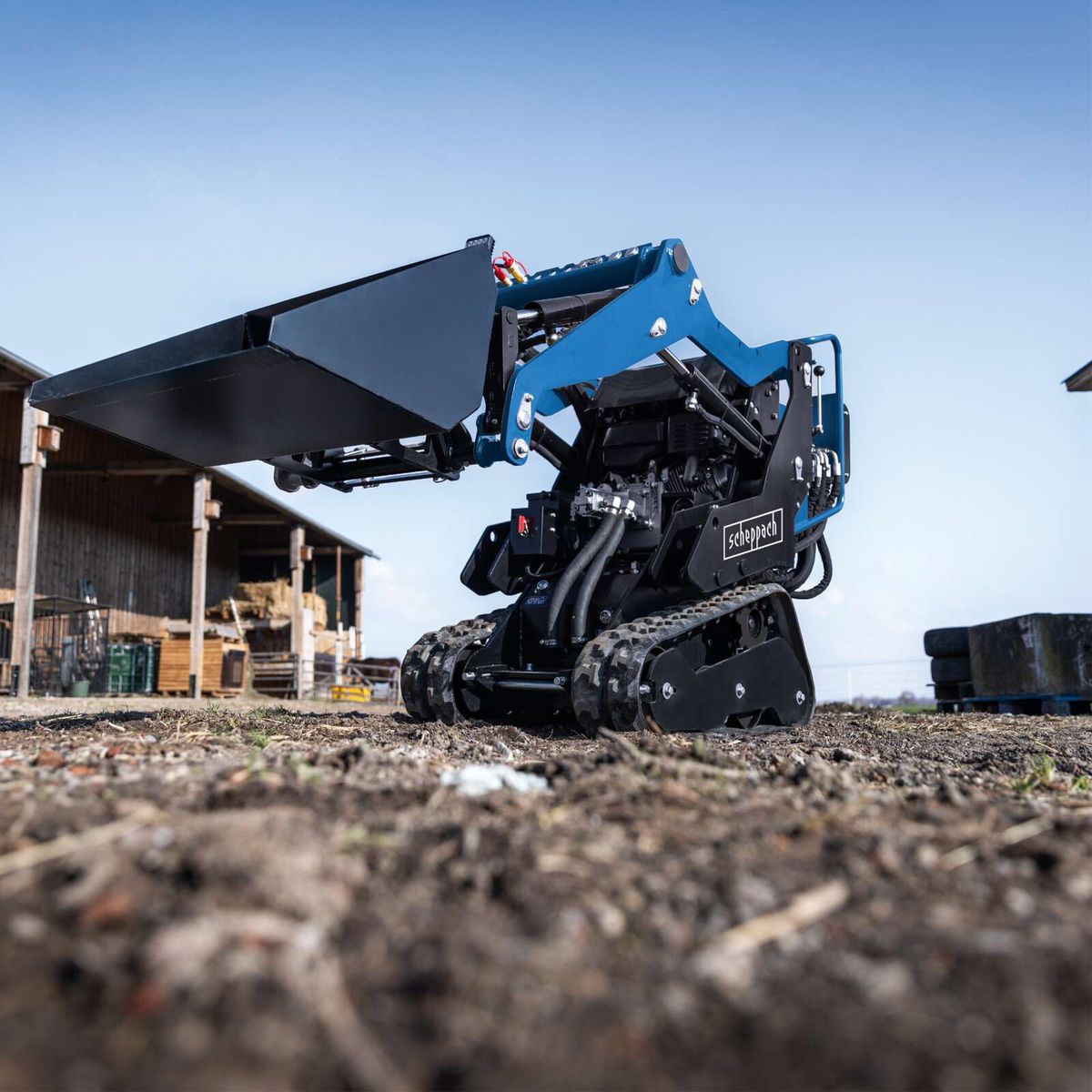 Scheppach Kompaktlader MKL730 XXL-SET mit 8,5PS, 200kg Ladekapazität, E-Start, 740mm Spurbreite, inkl. Ballenspieß und Greifschaufel.