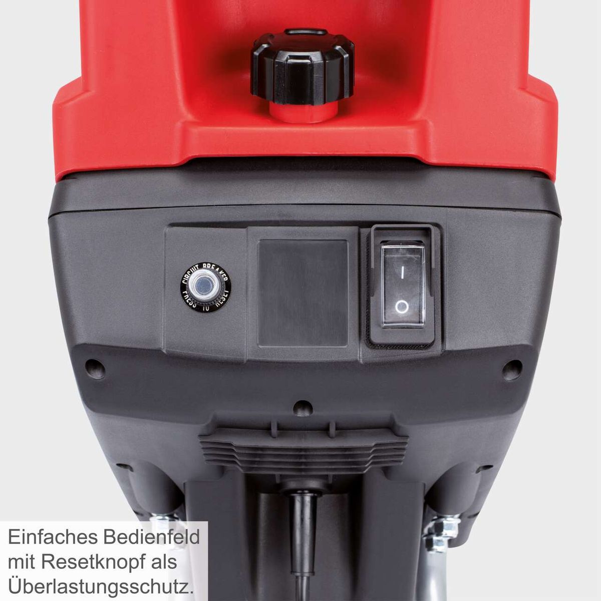 Der Elektrohäcksler GS55 Scheppach verfügt über ein einfaches Bedienfeld mit einem Resetknopf als Überlastungsschutz.