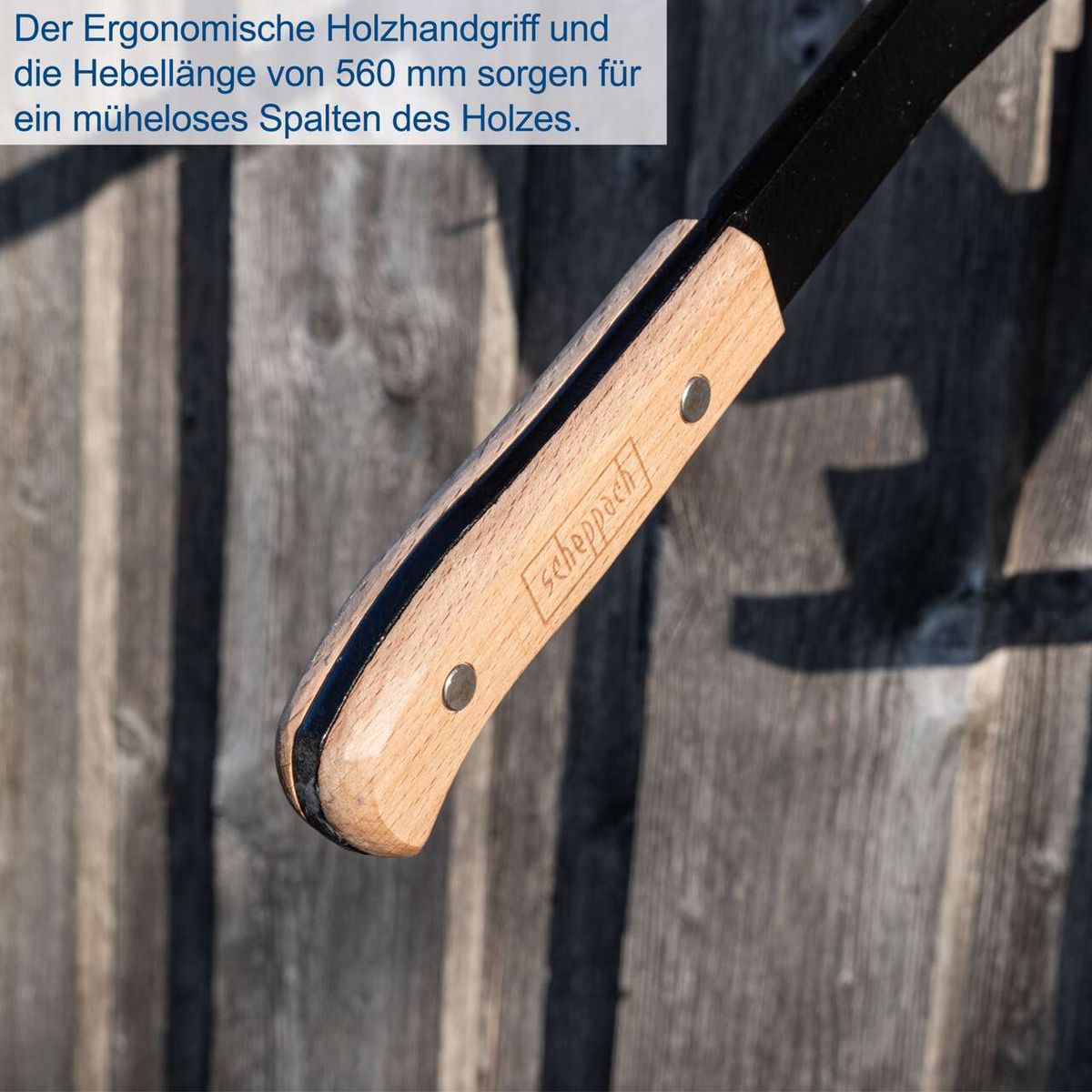 Der ergonomische Holzhandgriff und die Hebellänge von 560 mm sorgen für müheloses Spalten des Holzes.