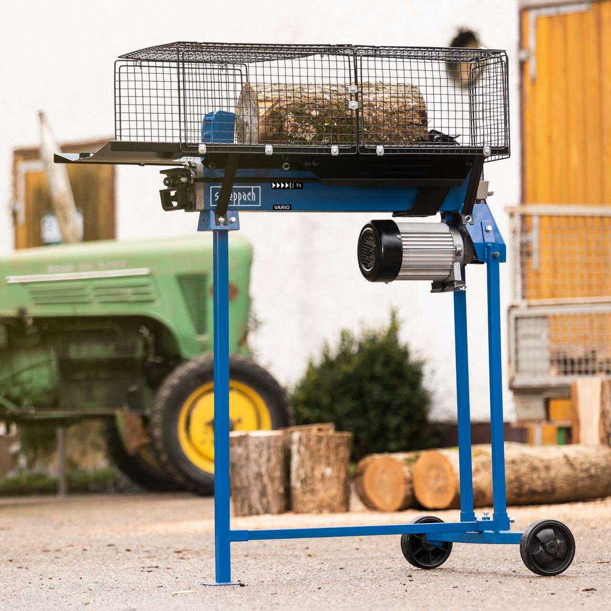 Holzspalter mit Transportuntergestell und Motor für mobile Holzverarbeitung