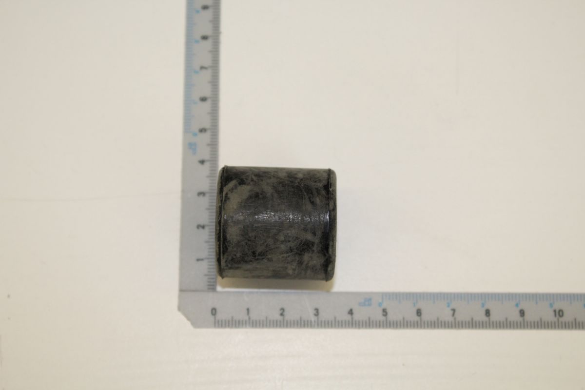 Gummikupplung (Teil 35) mit Messskala für Größenvergleich