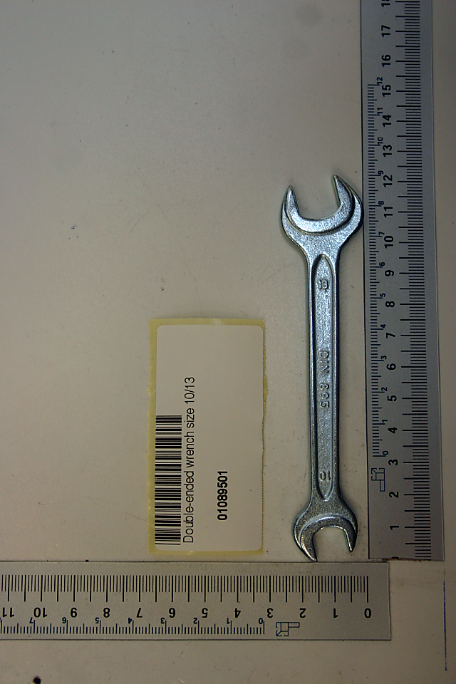 Doppelmaulschlüssel SW 10/13 von Scheppach, gezeigt von der Seite neben einem Maßstab.