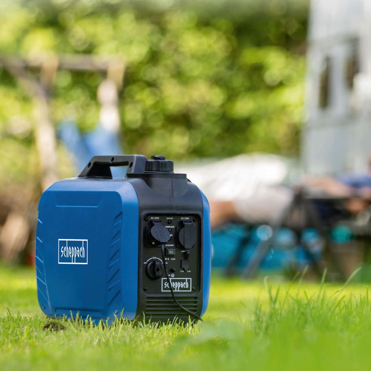 Inverter-Stromerzeuger SG2500i mit Anschlussklemmen für 230V und Steckdosen für mobile Nutzung