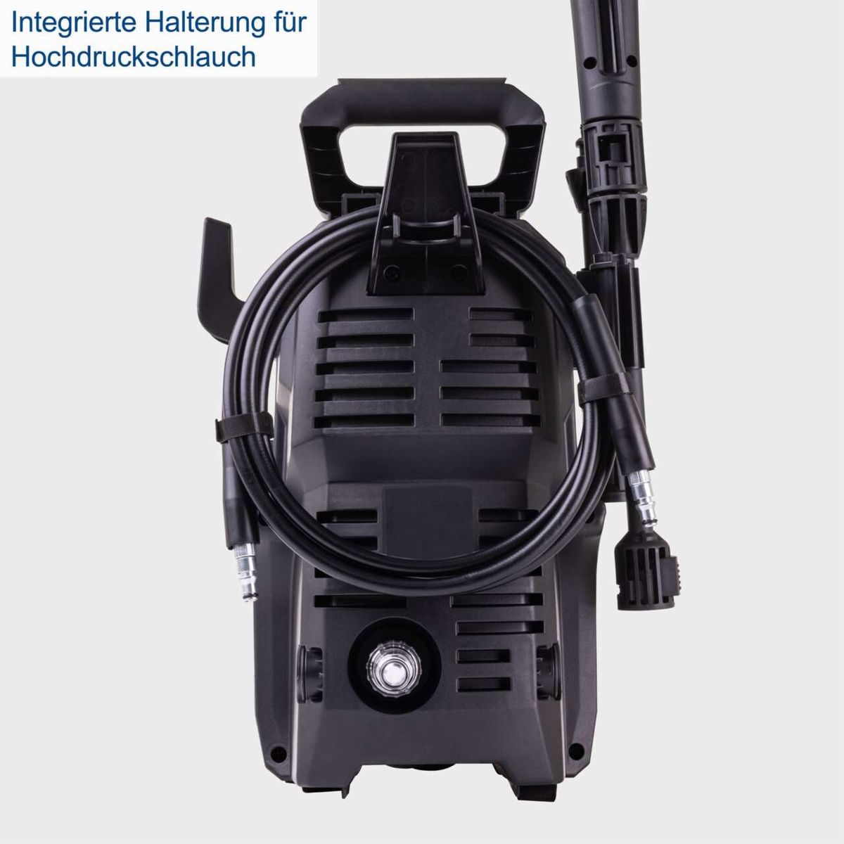 Der Hochdruckreiniger HPC1400 von Scheppach verfügt über eine integrierte Halterung für den Hochdruckschlauch.