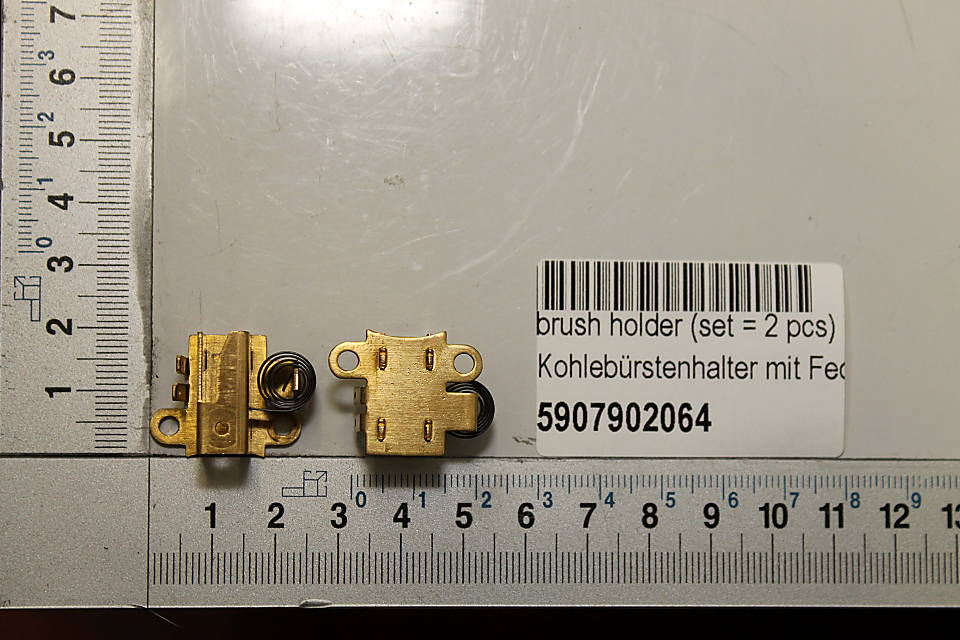 Kohlebürstenhalter mit Feder (Satz = 2 Stück), Artikelnummer 5907902064, von vorne fotografiert.