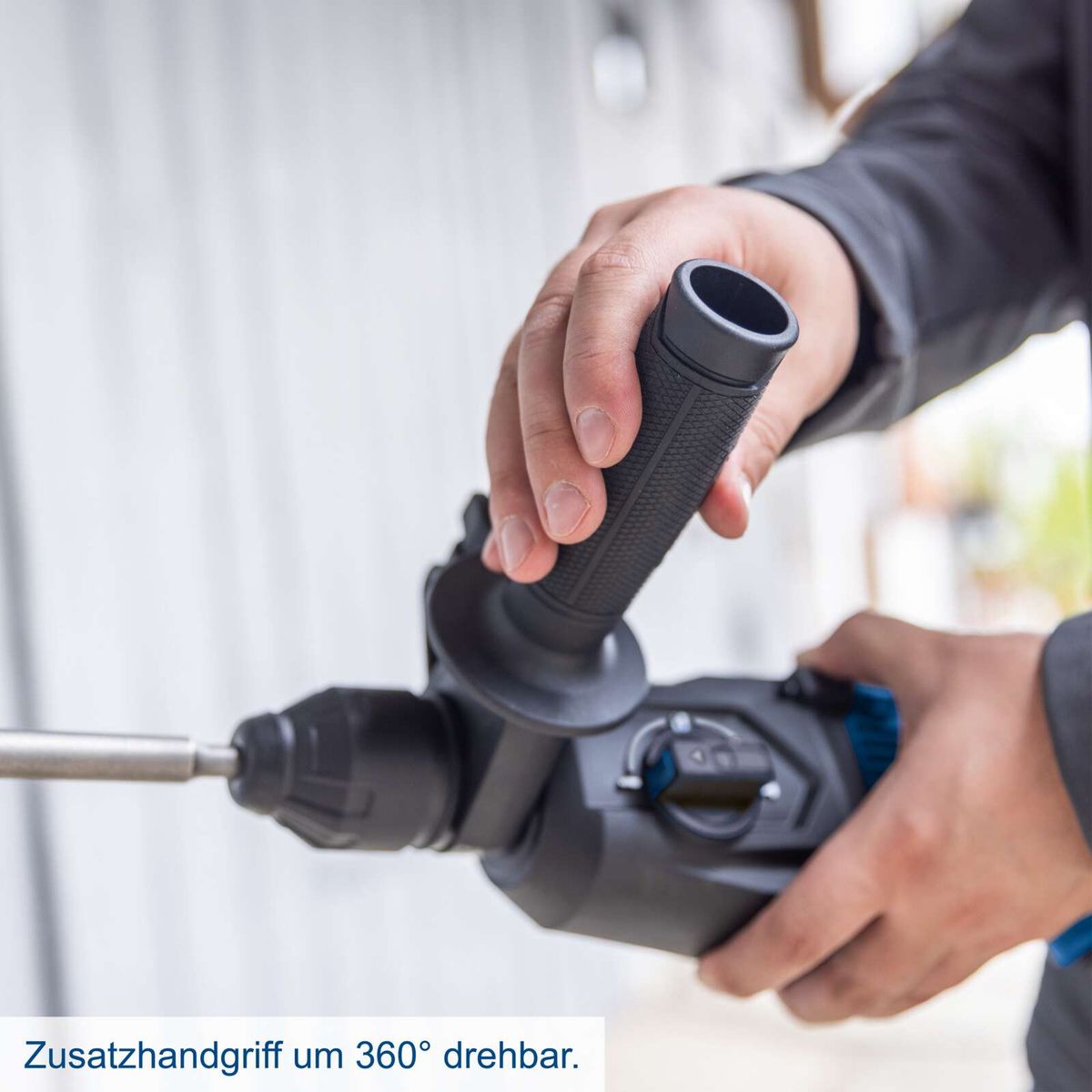 360° drehbarer Zusatzgriff für präzises Halten und Bedienen