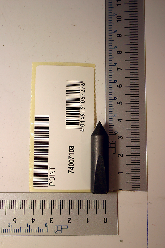 ZENTRIERSPITZE RD 10x40 von Scheppach, Artikelnummer 74007103, gezeigt von der Seite mit einem Lineal zur Größenveranschaulichung.