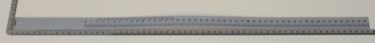 Skalenband 0-48,7 von Scheppach. Die Messskala zeigt eine Länge von 0 bis 48,7 Zentimetern. Das Band ist von oben zu sehen.