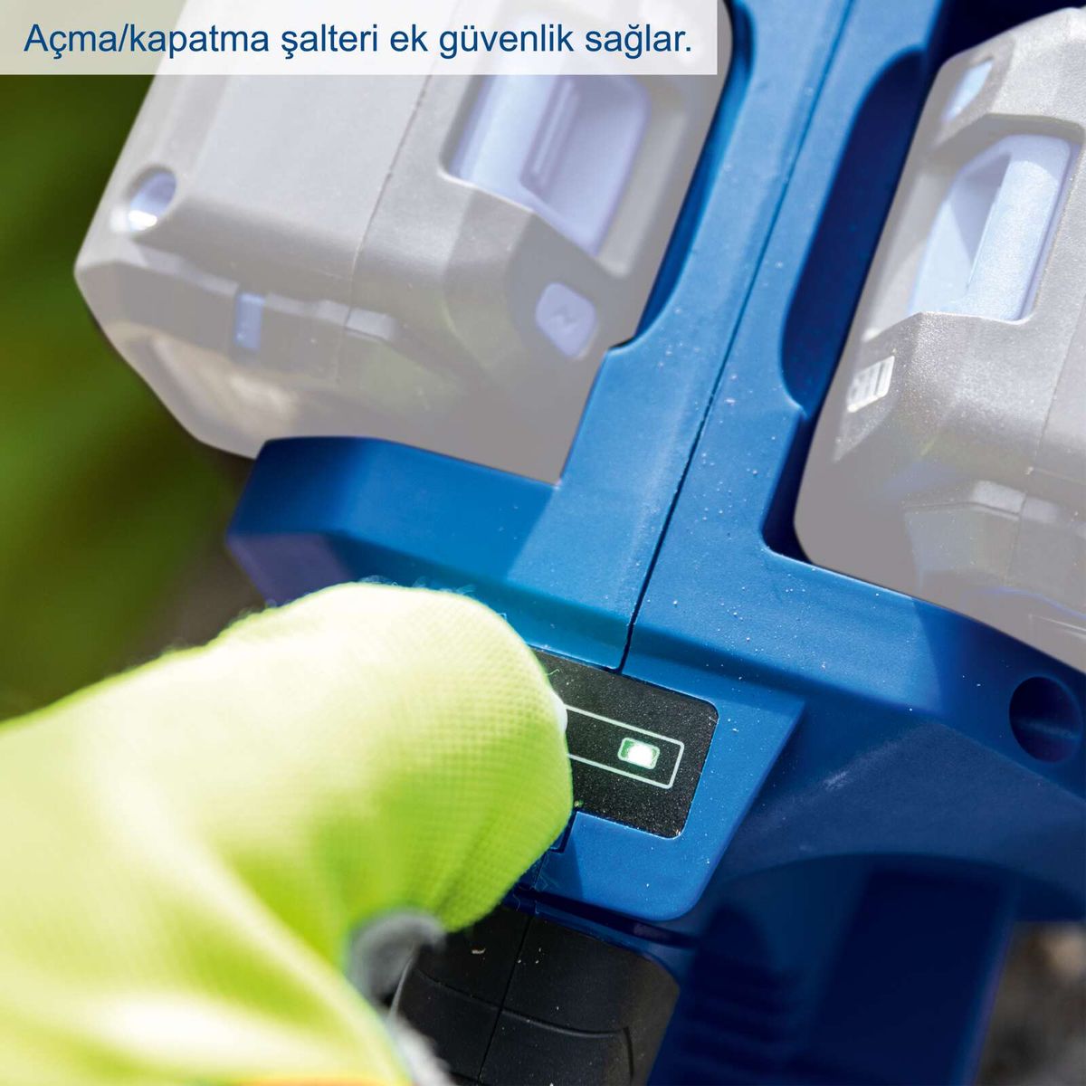 Die Akku-Kettensäge BC-CS355Duo-X von Scheppach verfügt über einen Öffnungs-/Schließschalter mit zusätzlichen Sicherheitsmerkmalen.