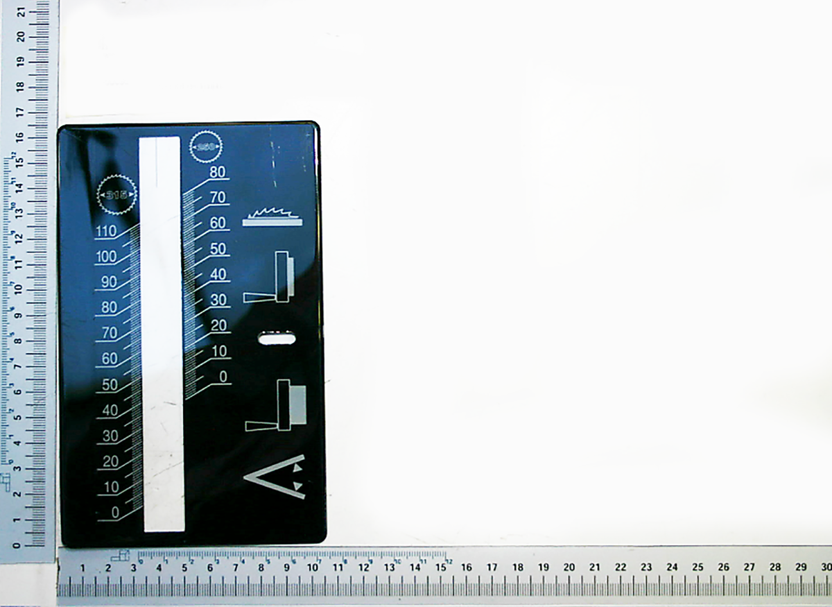 Anzeigefenster mit Skala und Symbolen für verschiedene Einstellungen. Die Skala reicht von 0 bis 110. Das Anzeigefenster ist von links zu sehen.