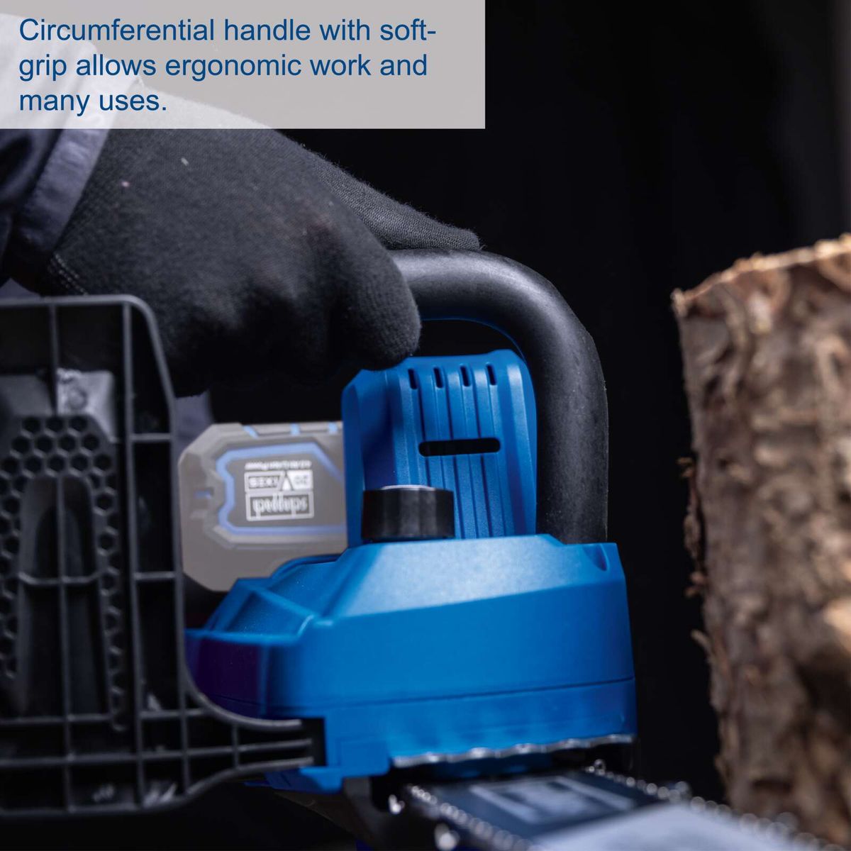 The cordless chainsaw C-CS254-X by Scheppach features a circumferential handle with a soft grip for ergonomic work and multiple uses.