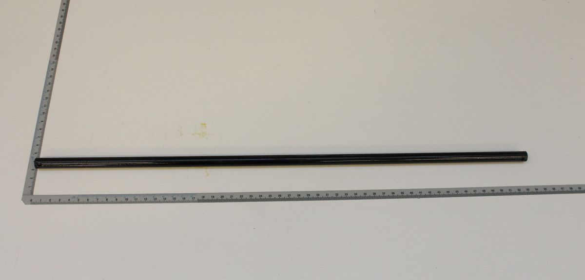 Eine 60 cm lange Messschiene mit Millimeter- und Zentimeter-Einteilung, von vorne fotografiert.