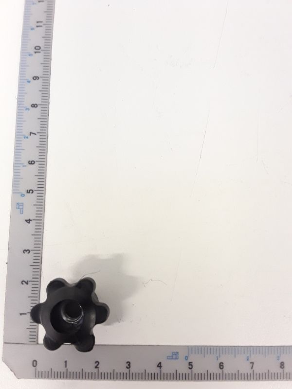 Sterngriffmutter M6 von Scheppach, Ansicht von unten.