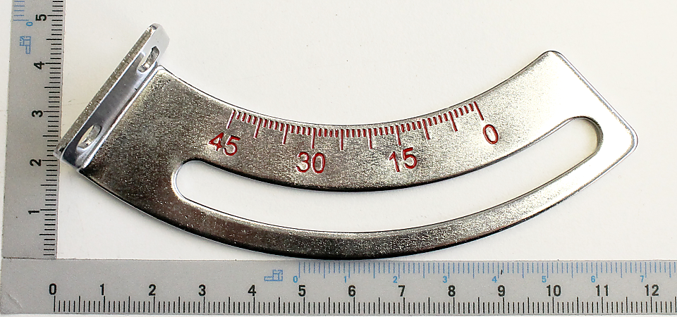 Winkelskala 0° - 15° - 30° - 45° RAL9006 / 3001 von Scheppach. Die Skala ist von links nach rechts ausgerichtet.