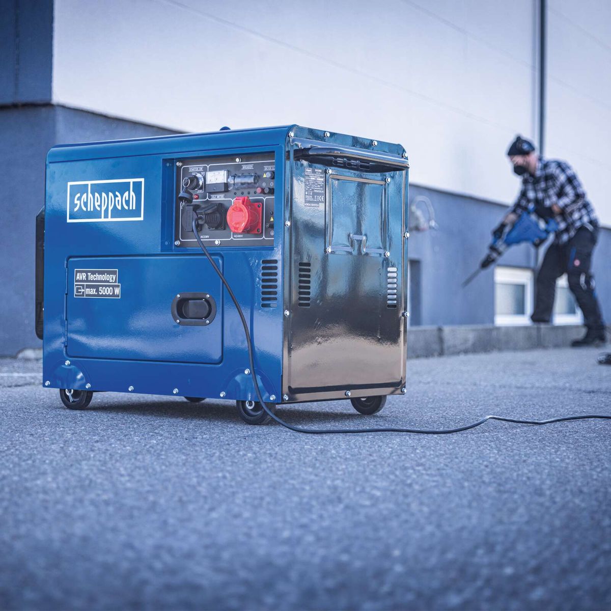 Scheppach-Generator SG5200D mit AVR-Technologie, 5000 Watt, Elektrostarter, 2x 230V und 1x 400V Steckdose, inkl. Fahrvorrichtung und Spannungsmesser