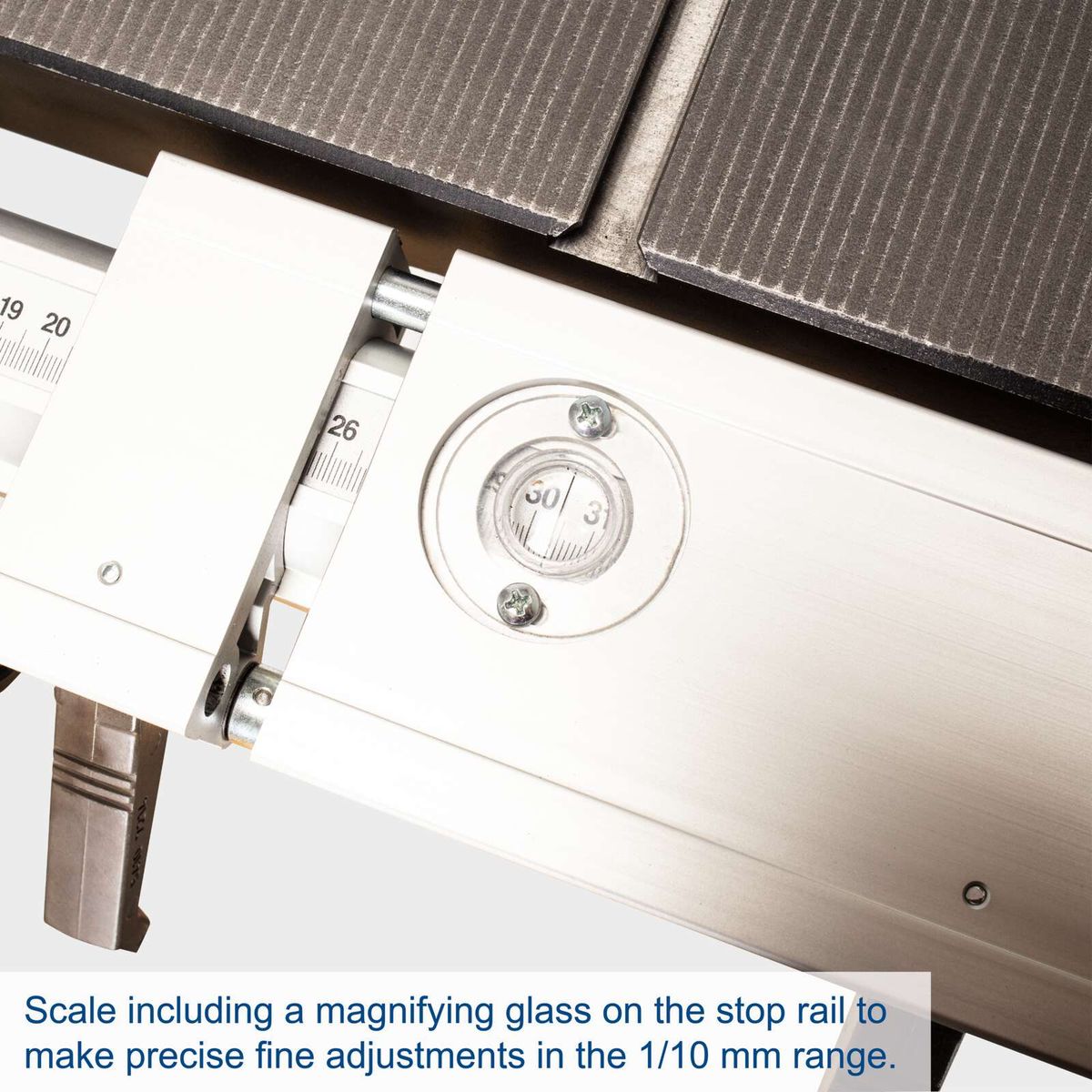 The Scheppach Precisa 6.0 circular saw bench features a scale with a magnifying glass on the stop rail for precise fine adjustments in the 1/10 mm range.